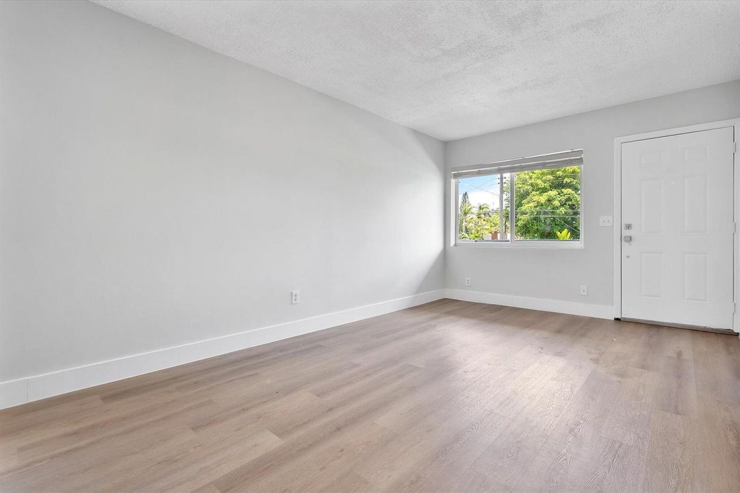 13-720 NE 7th St_013