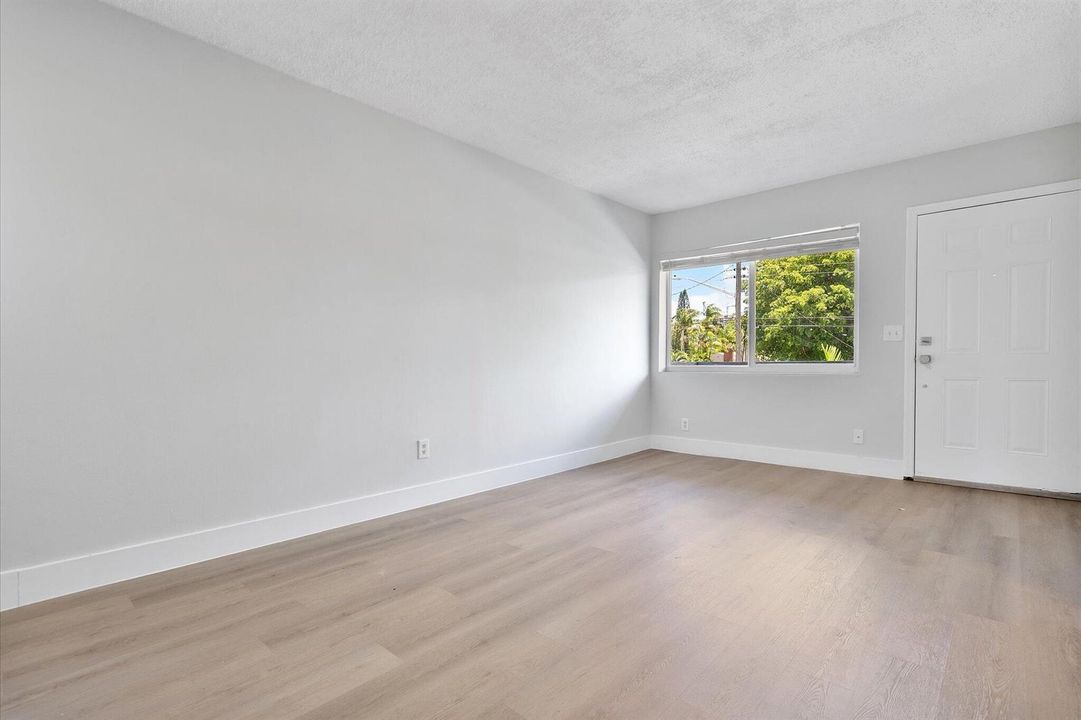 16-720 NE 7th St_016