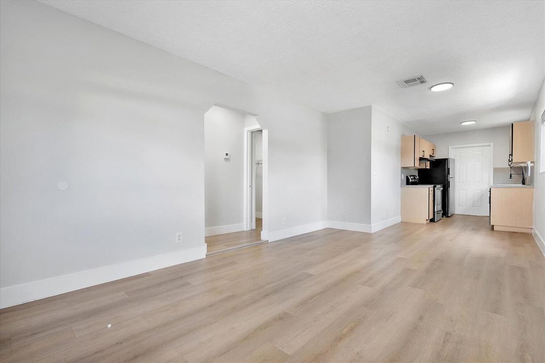 12-720 NE 7th St_012
