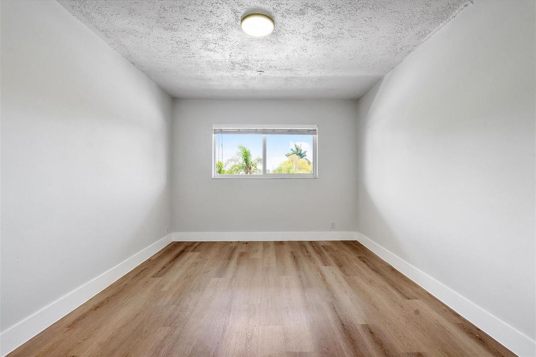 22-720 NE 7th St_022