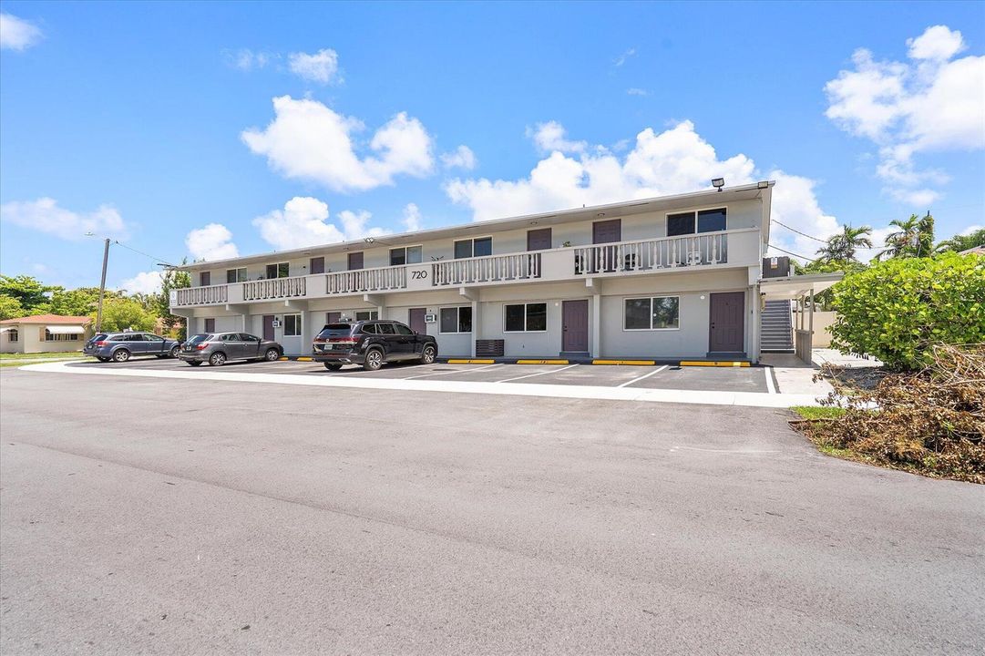 03-720 NE 7th St_003
