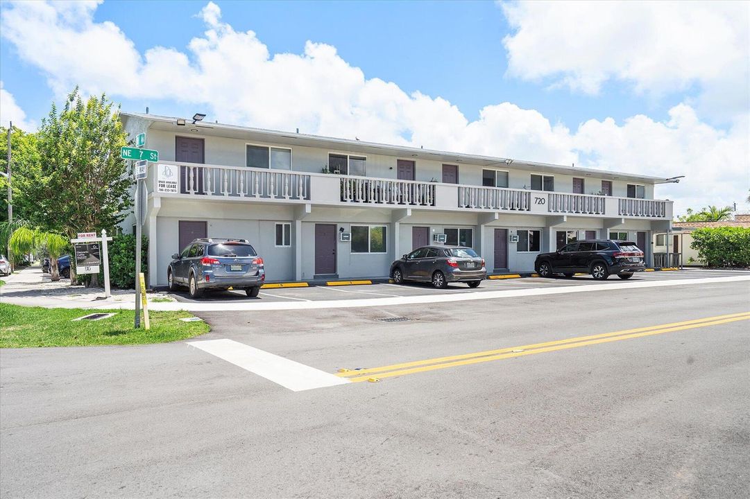 01-720 NE 7th St_001