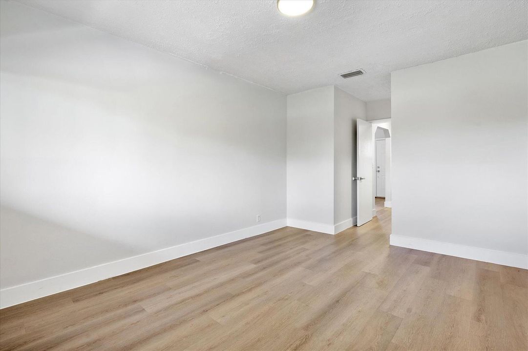 24-720 NE 7th St_024