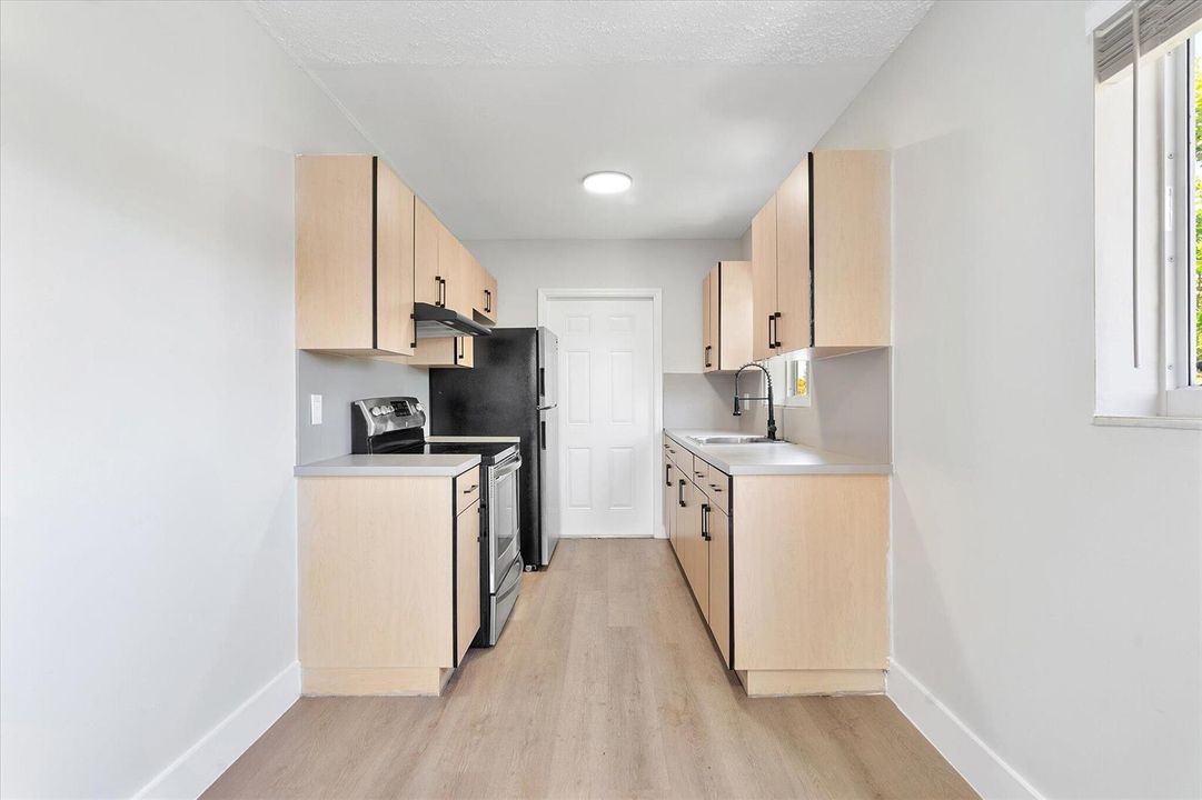 18-720 NE 7th St_018