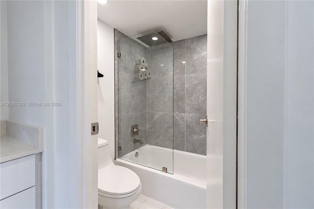 На продажу: $384,900 (2 спален, 2 ванн, 1238 Квадратных фут)