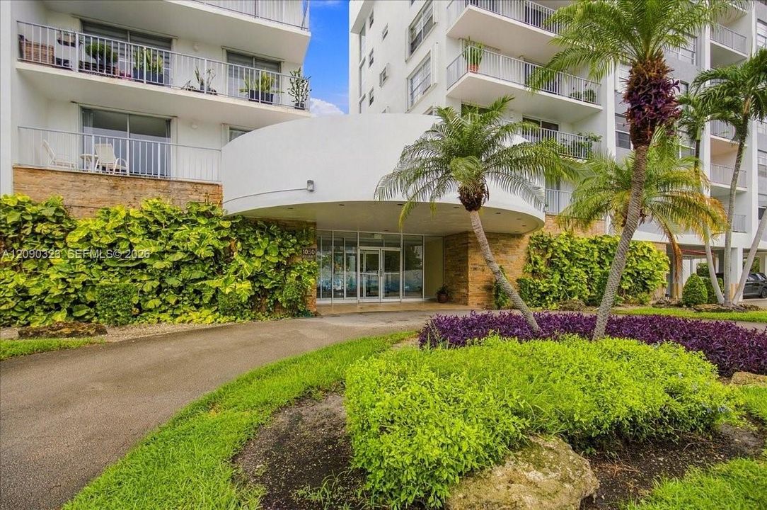 For Rent: $3,450 (2 beds, 2 baths, 1280 Square Feet)