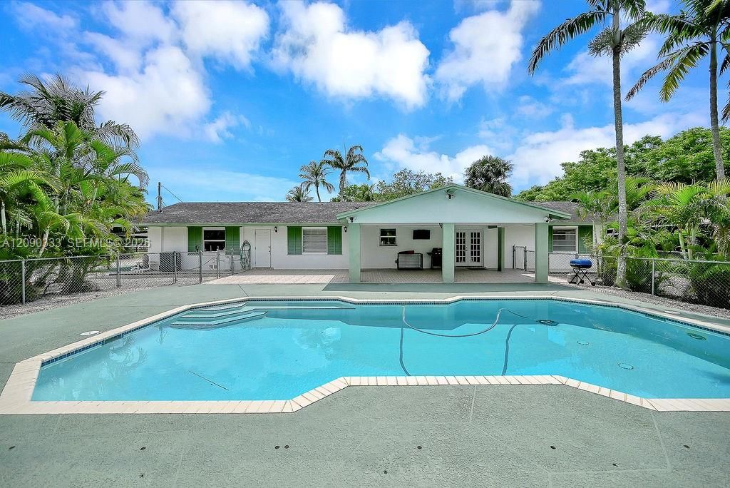 For Rent: $4,500 (3 beds, 2 baths, 2082 Square Feet)