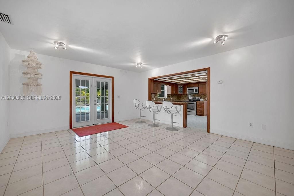 For Rent: $4,500 (3 beds, 2 baths, 2082 Square Feet)