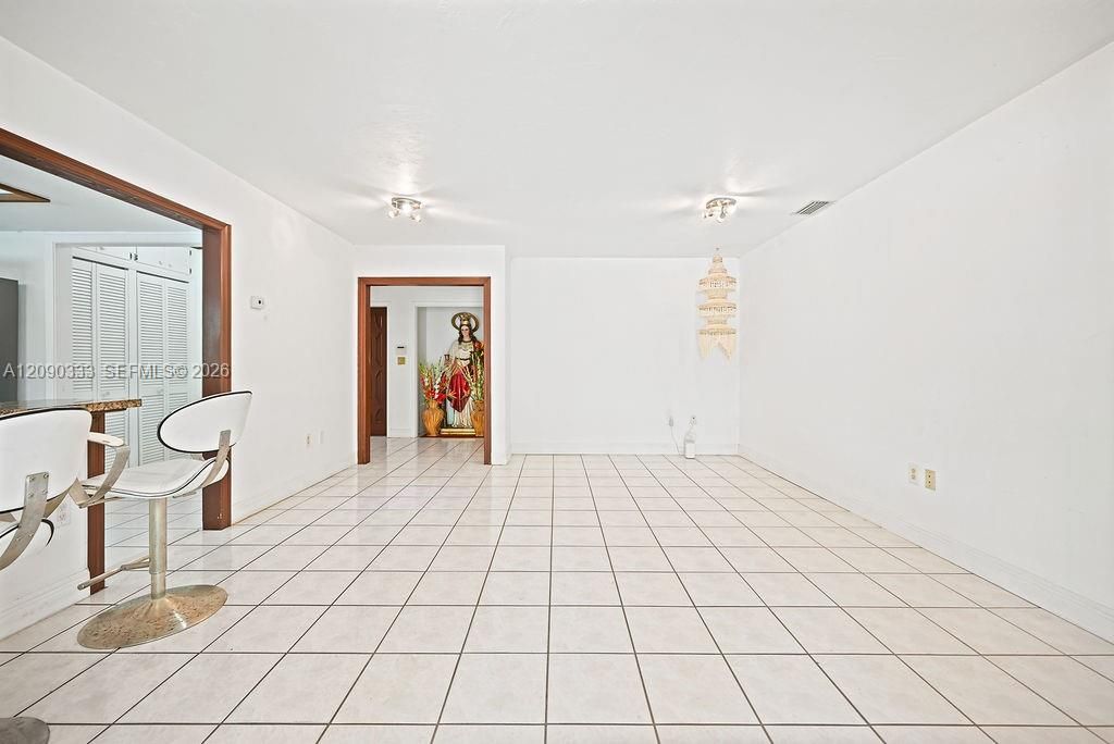 For Rent: $4,500 (3 beds, 2 baths, 2082 Square Feet)