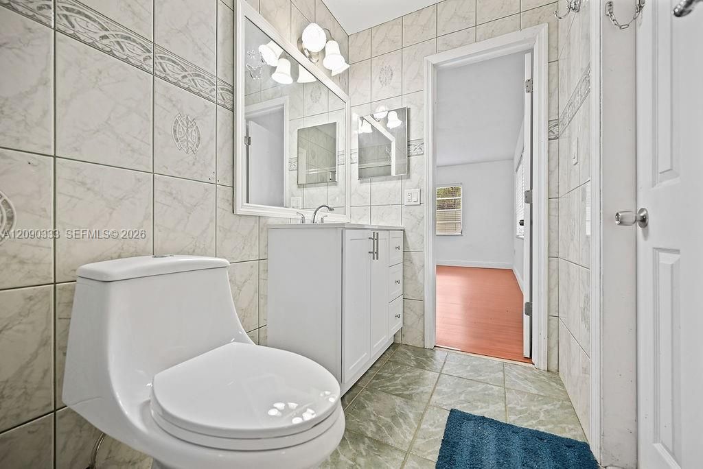 For Rent: $4,500 (3 beds, 2 baths, 2082 Square Feet)