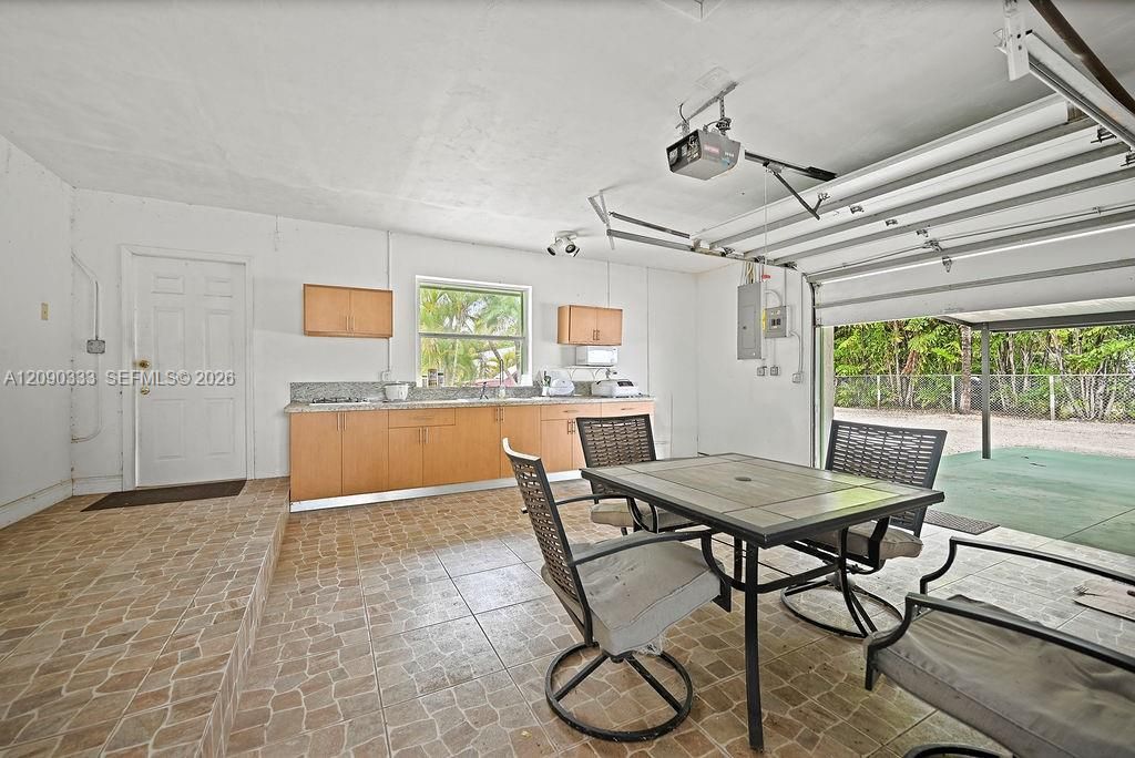 For Rent: $4,500 (3 beds, 2 baths, 2082 Square Feet)