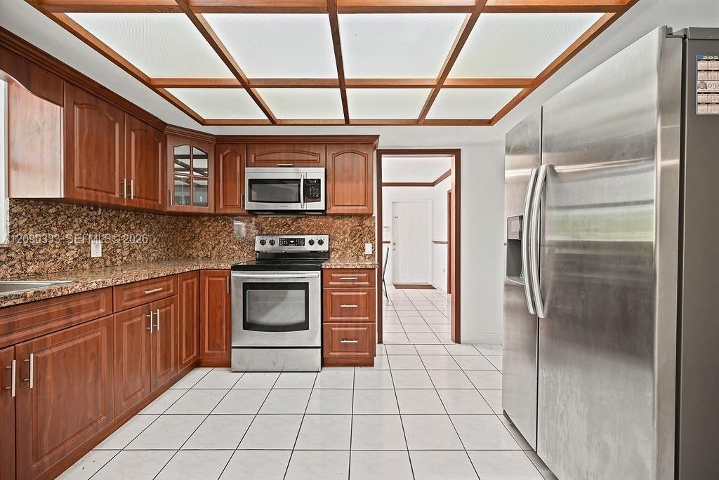 For Rent: $4,500 (3 beds, 2 baths, 2082 Square Feet)