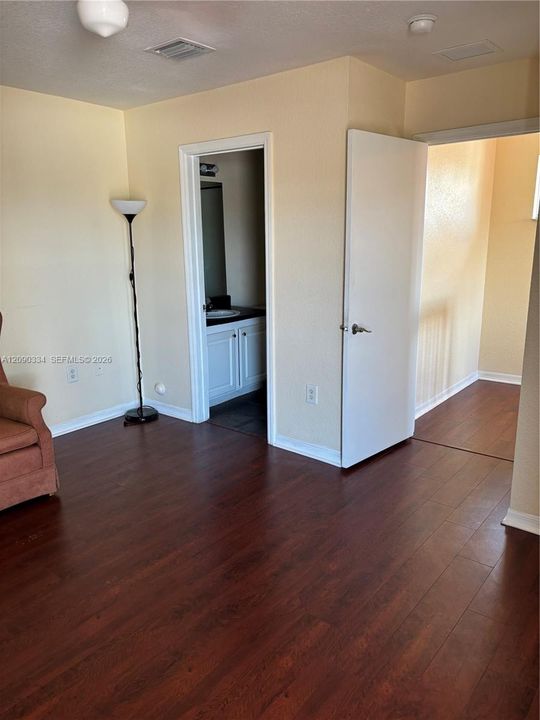 For Rent: $2,500 (3 beds, 2 baths, 1123 Square Feet)