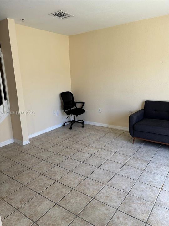 For Rent: $2,500 (3 beds, 2 baths, 1123 Square Feet)
