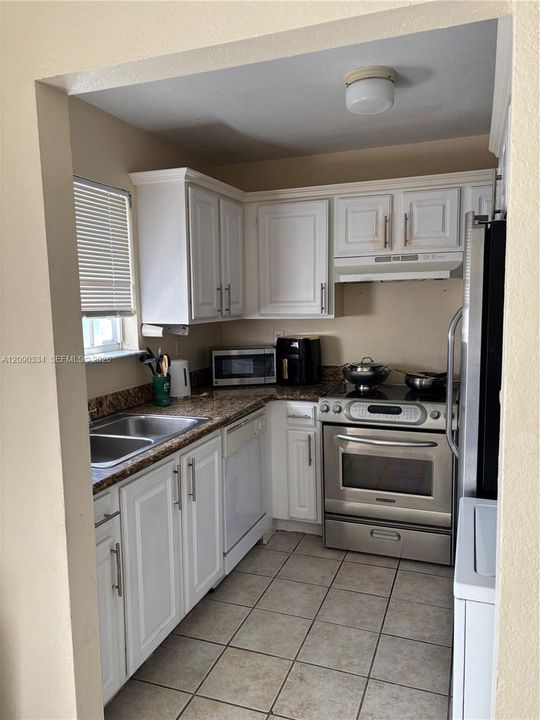 For Rent: $2,500 (3 beds, 2 baths, 1123 Square Feet)
