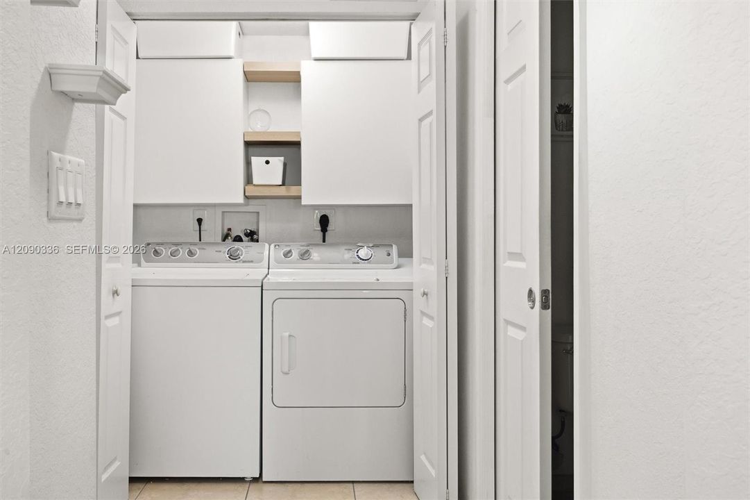 For Sale: $425,000 (3 beds, 2 baths, 1256 Square Feet)