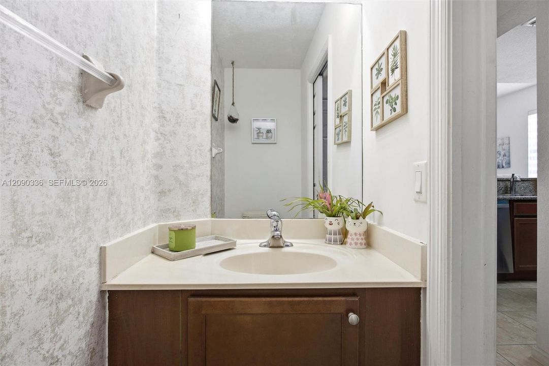 For Sale: $425,000 (3 beds, 2 baths, 1256 Square Feet)