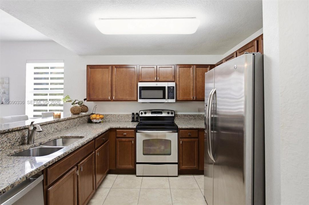 For Sale: $425,000 (3 beds, 2 baths, 1256 Square Feet)