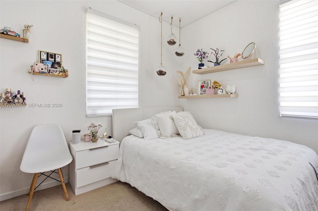 For Sale: $425,000 (3 beds, 2 baths, 1256 Square Feet)