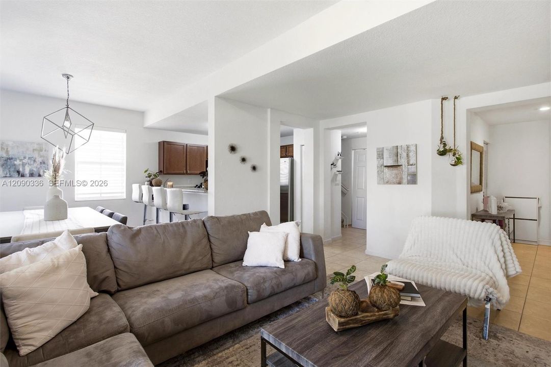 For Sale: $425,000 (3 beds, 2 baths, 1256 Square Feet)