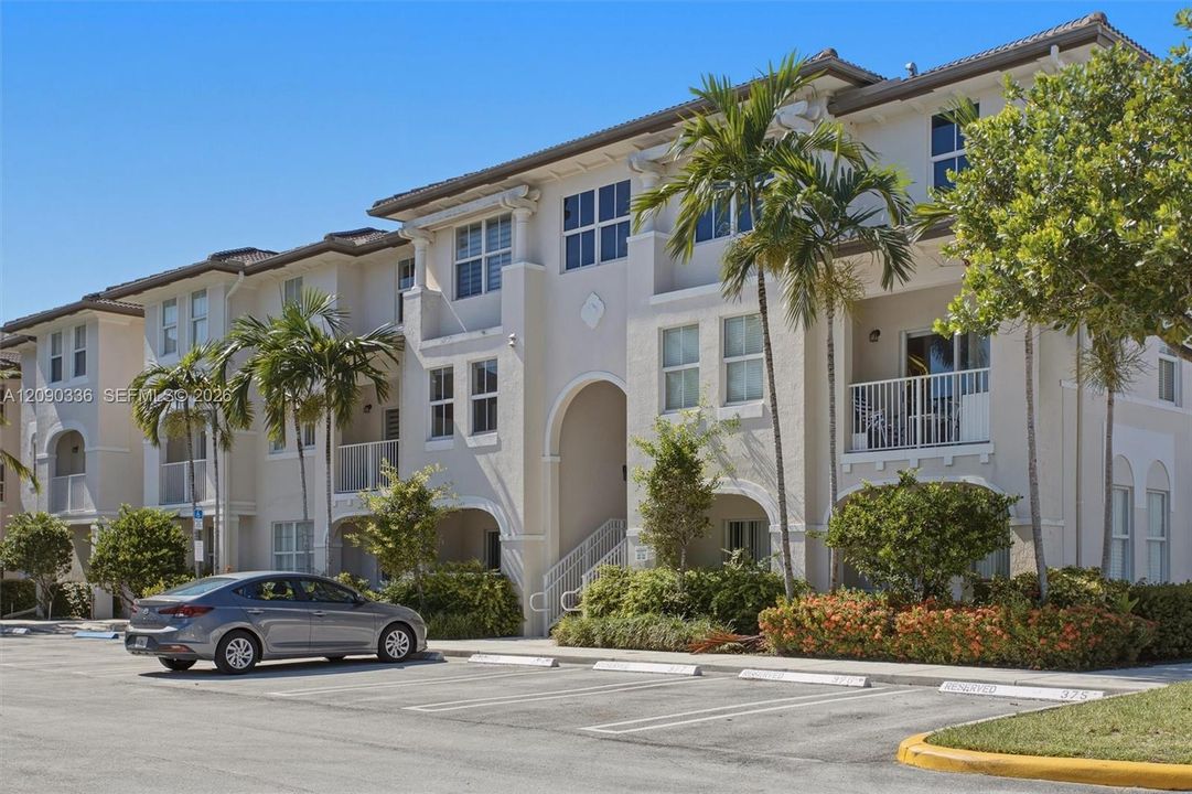 For Sale: $425,000 (3 beds, 2 baths, 1256 Square Feet)