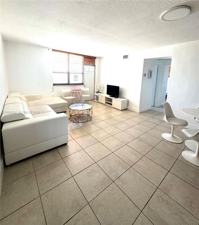 For Rent: $2,200 (1 beds, 1 baths, 563 Square Feet)