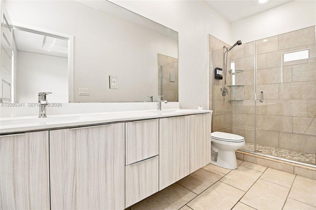 Activo con contrato: $3,550 (3 camas, 2 baños, 1586 Pies cuadrados)