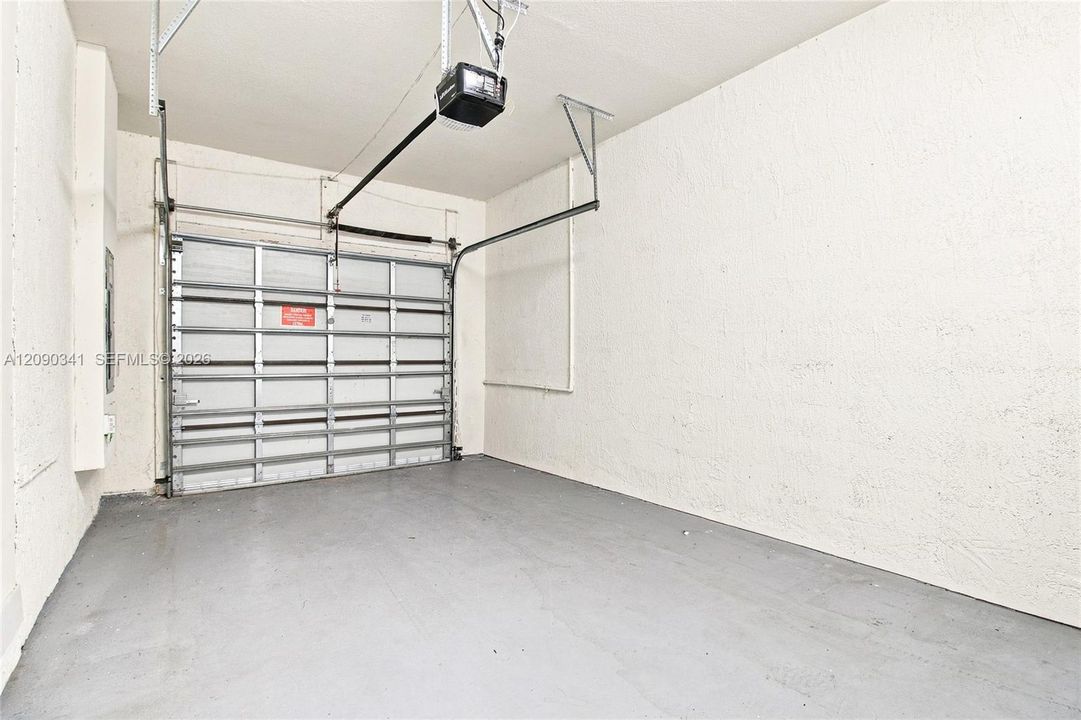 Activo con contrato: $3,550 (3 camas, 2 baños, 1586 Pies cuadrados)