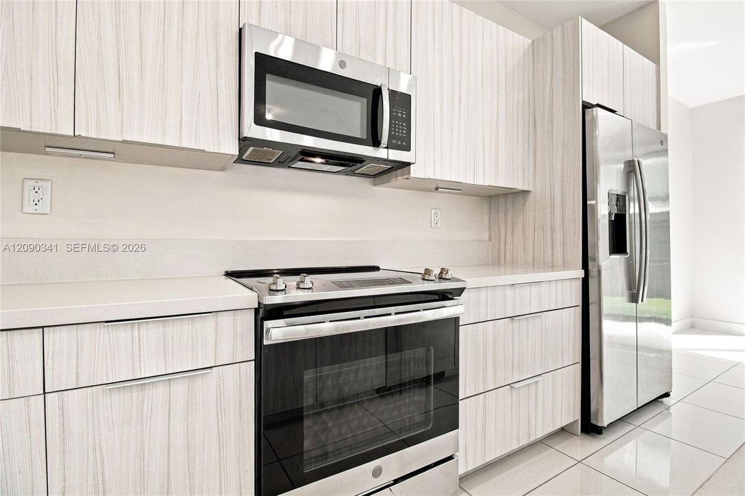 Activo con contrato: $3,550 (3 camas, 2 baños, 1586 Pies cuadrados)