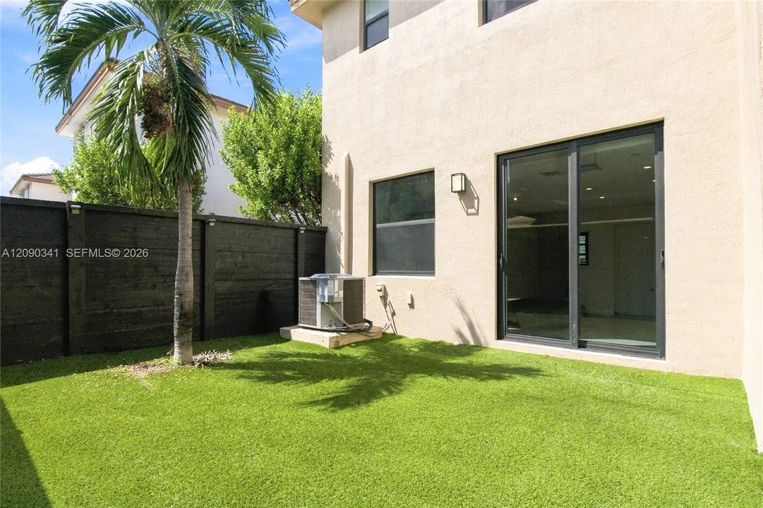 Activo con contrato: $3,550 (3 camas, 2 baños, 1586 Pies cuadrados)