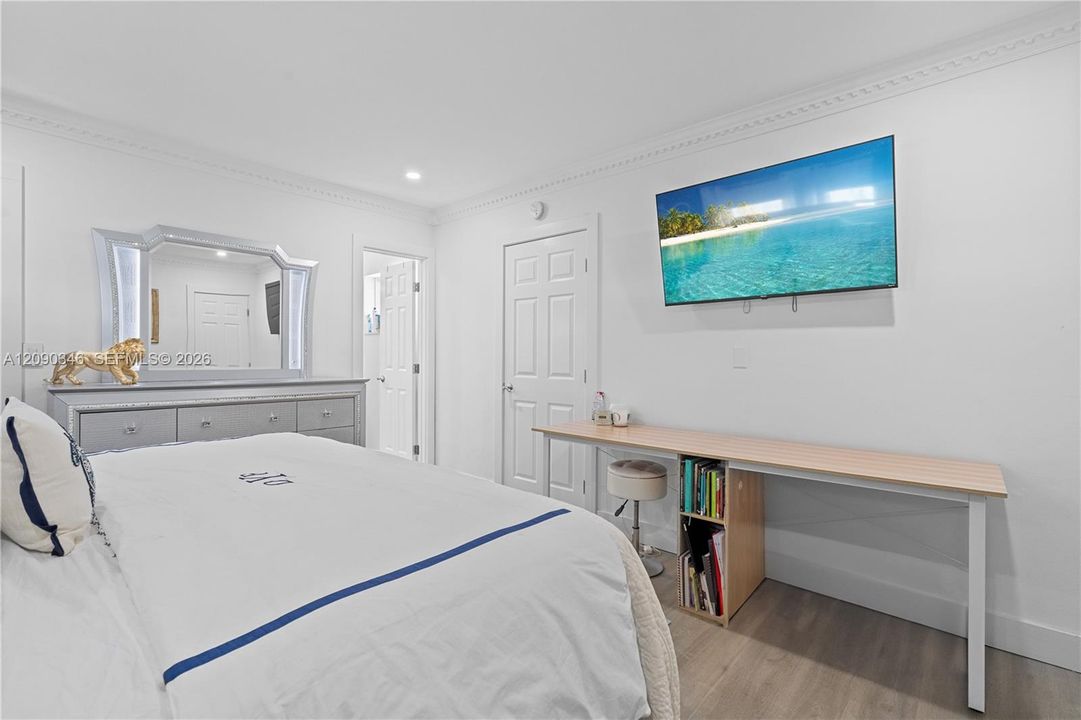 For Rent: $6,500 (4 beds, 2 baths, 1945 Square Feet)