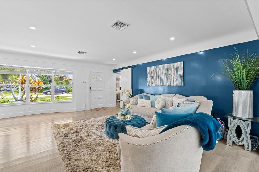 For Rent: $6,500 (4 beds, 2 baths, 1945 Square Feet)