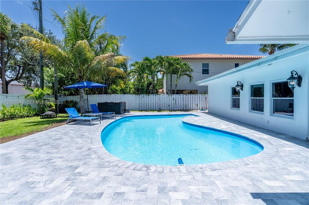 For Rent: $6,500 (4 beds, 2 baths, 1945 Square Feet)