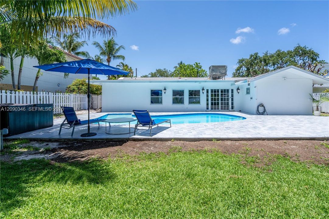 For Rent: $6,500 (4 beds, 2 baths, 1945 Square Feet)