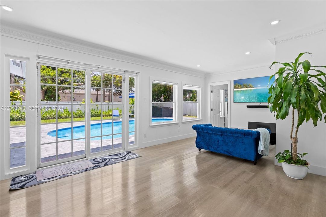 For Rent: $6,500 (4 beds, 2 baths, 1945 Square Feet)