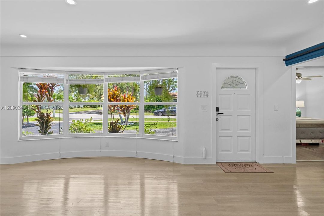 For Rent: $6,500 (4 beds, 2 baths, 1945 Square Feet)