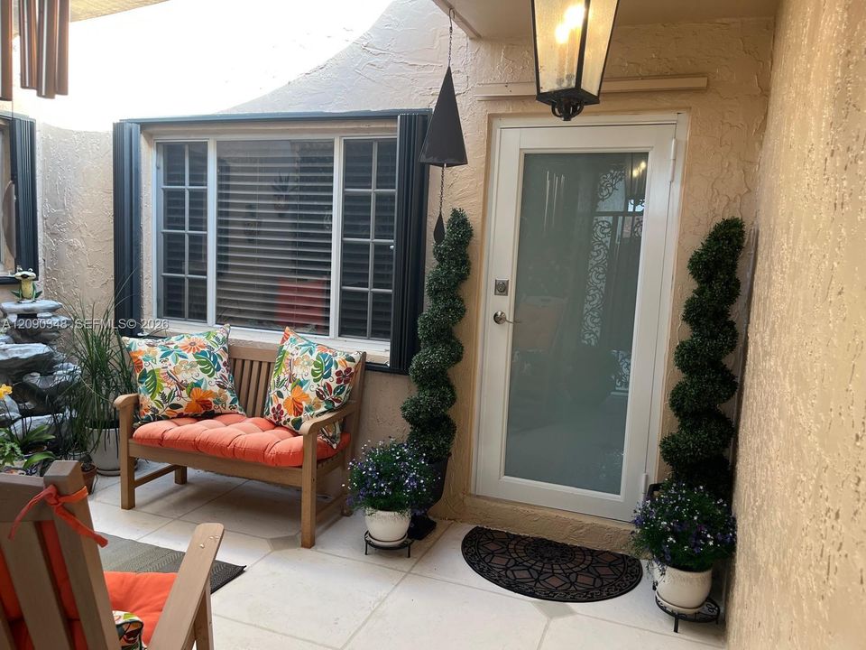 For Sale: $585,000 (2 beds, 2 baths, 1665 Square Feet)