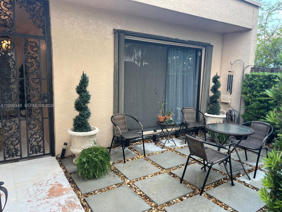 For Sale: $585,000 (2 beds, 2 baths, 1665 Square Feet)