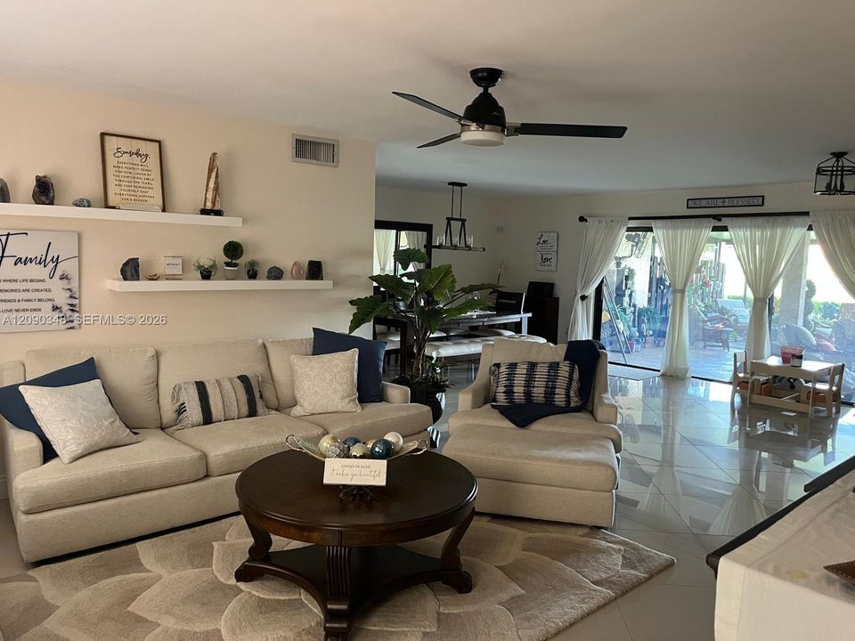 For Sale: $585,000 (2 beds, 2 baths, 1665 Square Feet)