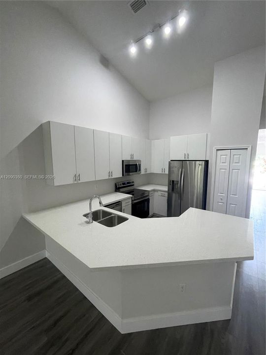 出租: $2,775 (3 贝兹, 2 浴室, 1258 平方英尺)
