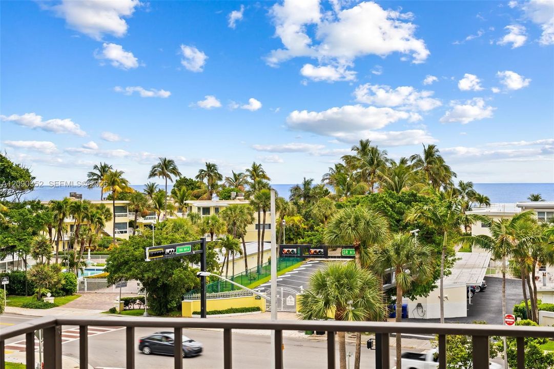 For Sale: $549,000 (2 beds, 2 baths, 1426 Square Feet)