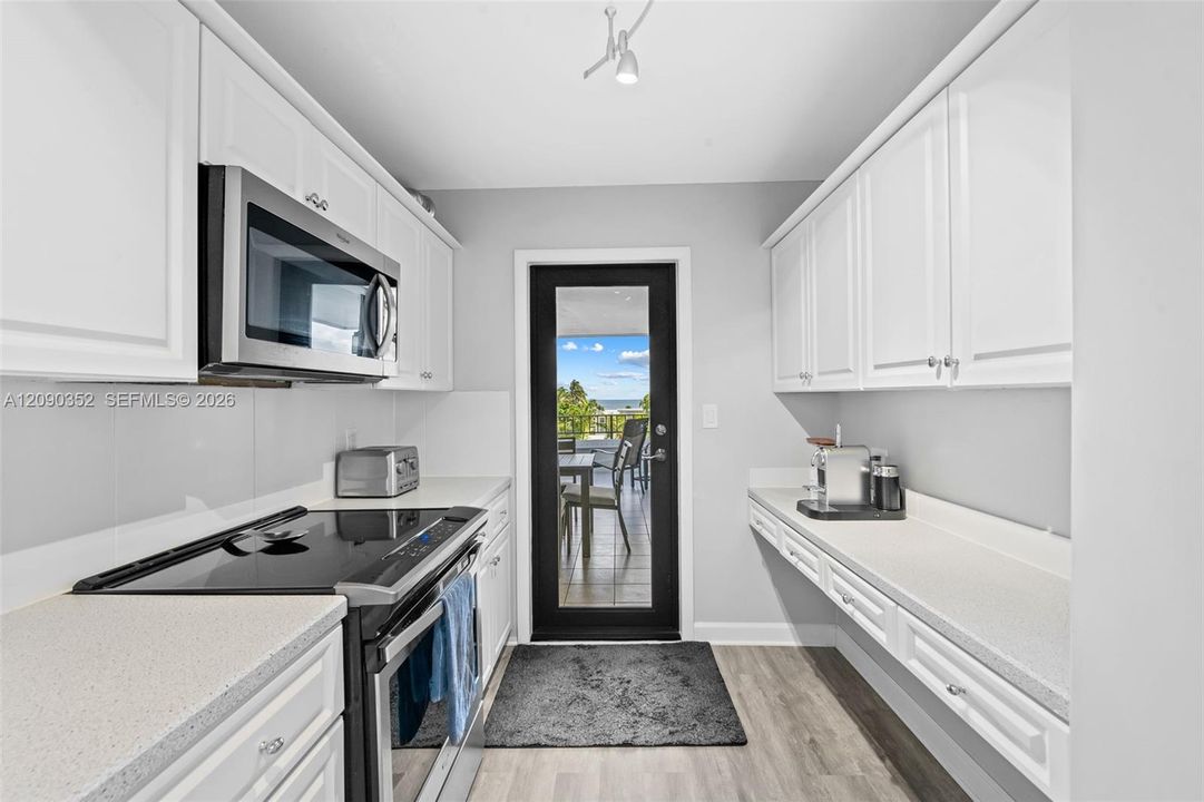 For Sale: $549,000 (2 beds, 2 baths, 1426 Square Feet)