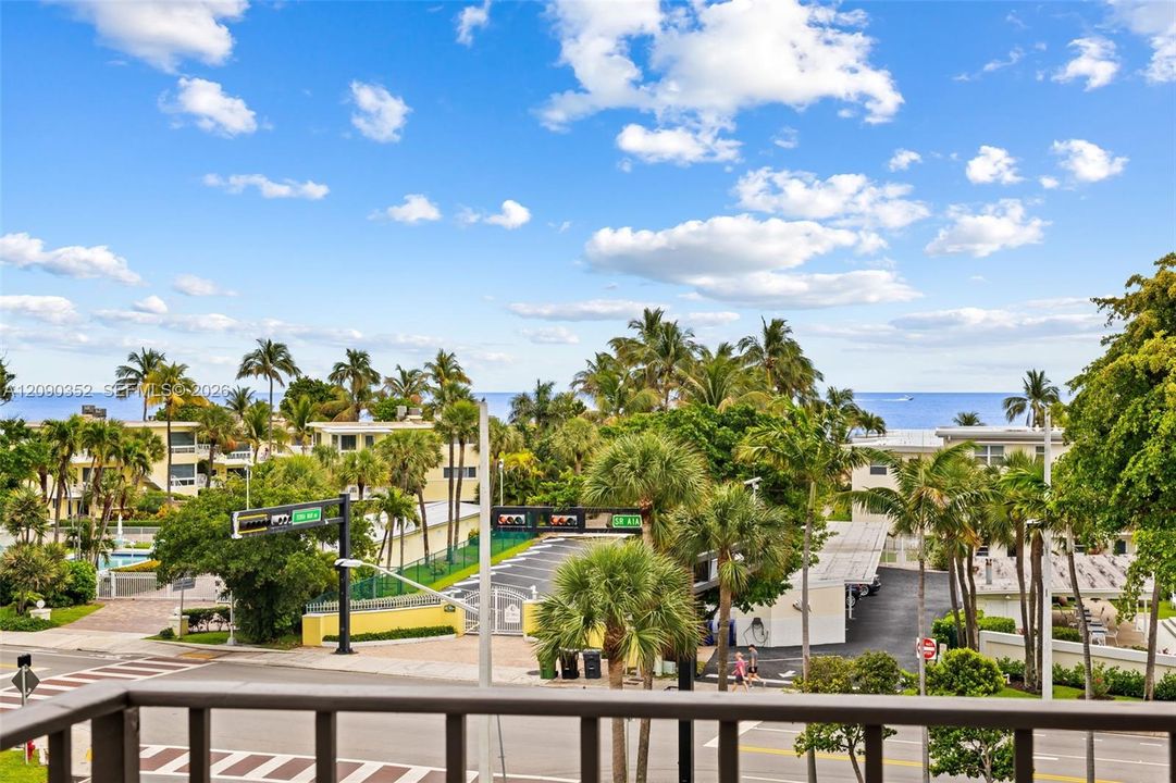 For Sale: $549,000 (2 beds, 2 baths, 1426 Square Feet)
