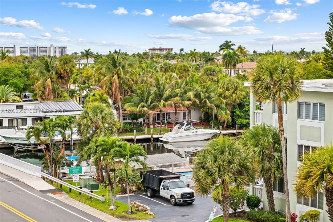 For Sale: $549,000 (2 beds, 2 baths, 1426 Square Feet)