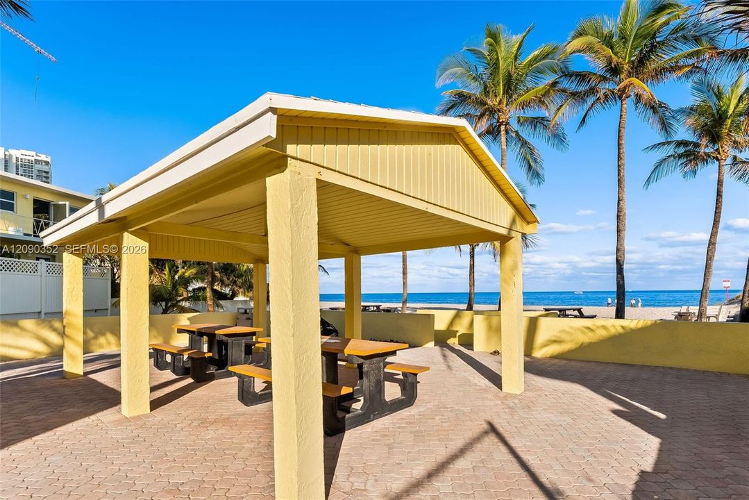 For Sale: $549,000 (2 beds, 2 baths, 1426 Square Feet)