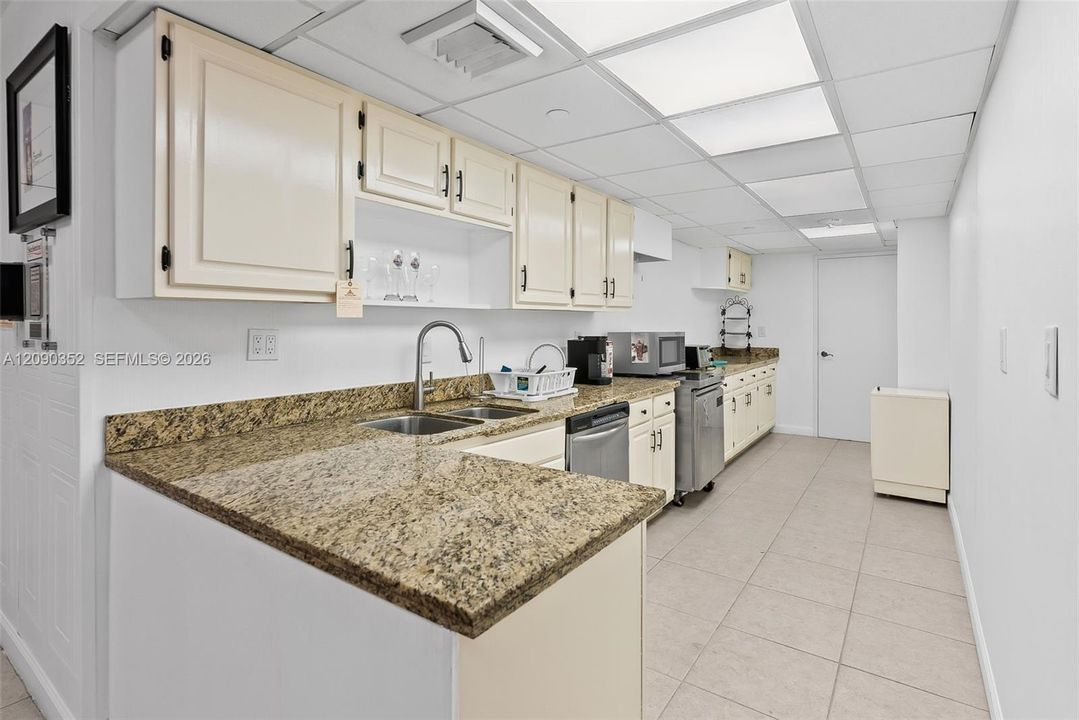 For Sale: $549,000 (2 beds, 2 baths, 1426 Square Feet)