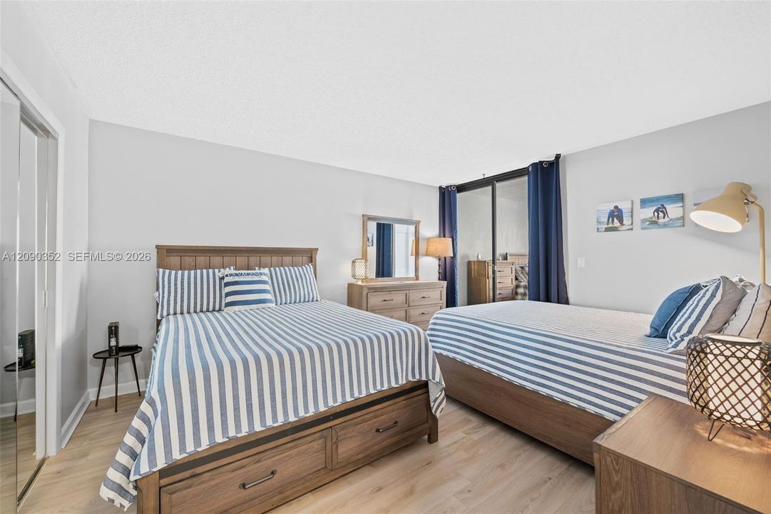 For Sale: $549,000 (2 beds, 2 baths, 1426 Square Feet)