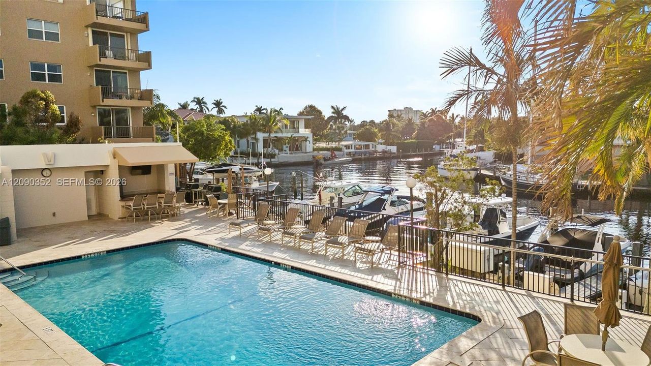 For Sale: $549,000 (2 beds, 2 baths, 1426 Square Feet)
