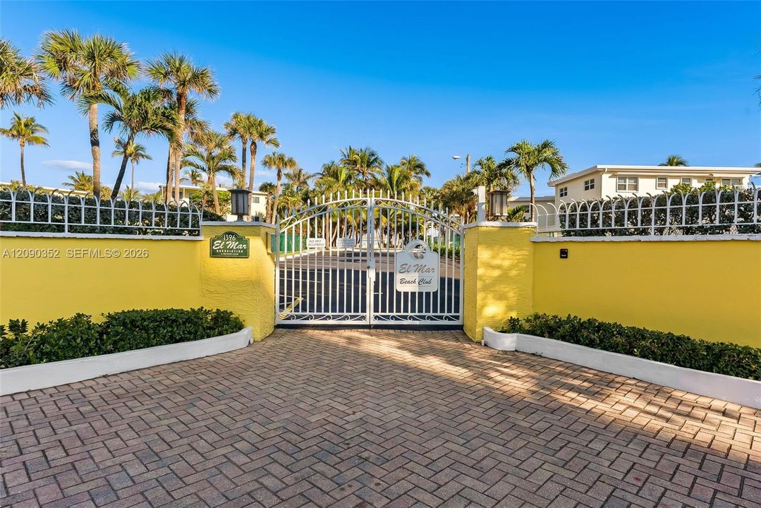 For Sale: $549,000 (2 beds, 2 baths, 1426 Square Feet)