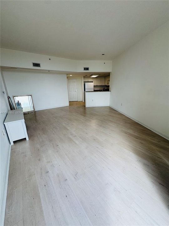 В аренду: $2,300 (1 спален, 1 ванн, 860 Квадратных фут)